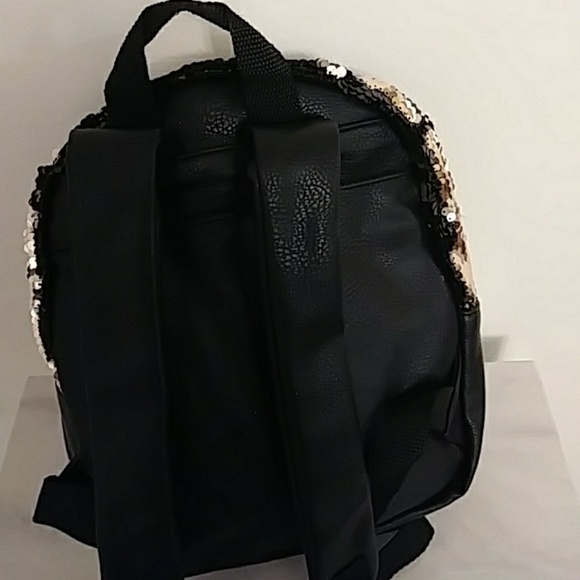 FUN & ADORABLE BACKPACK - Picture 4 of 8